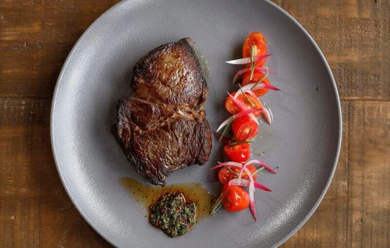 Carne argentina a la parrilla en el restaurante El Viento, Los Cerros